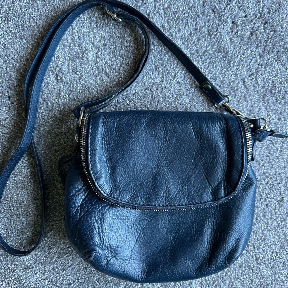 Authentic Italian leather crossbody purse, navy blue, zipper pockets
